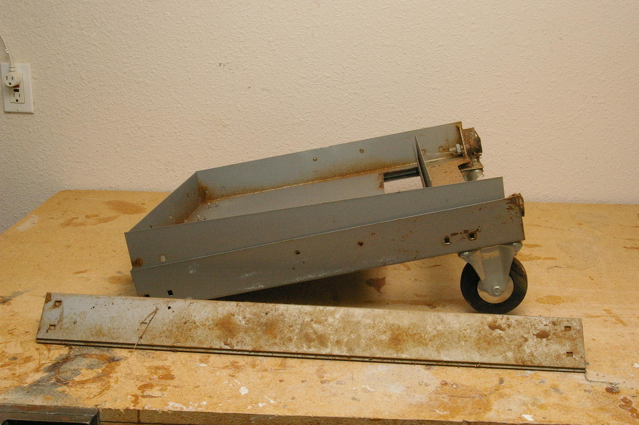 Ryobi BT3000/BT3100
Stand - dirty and slightly rusted
$5