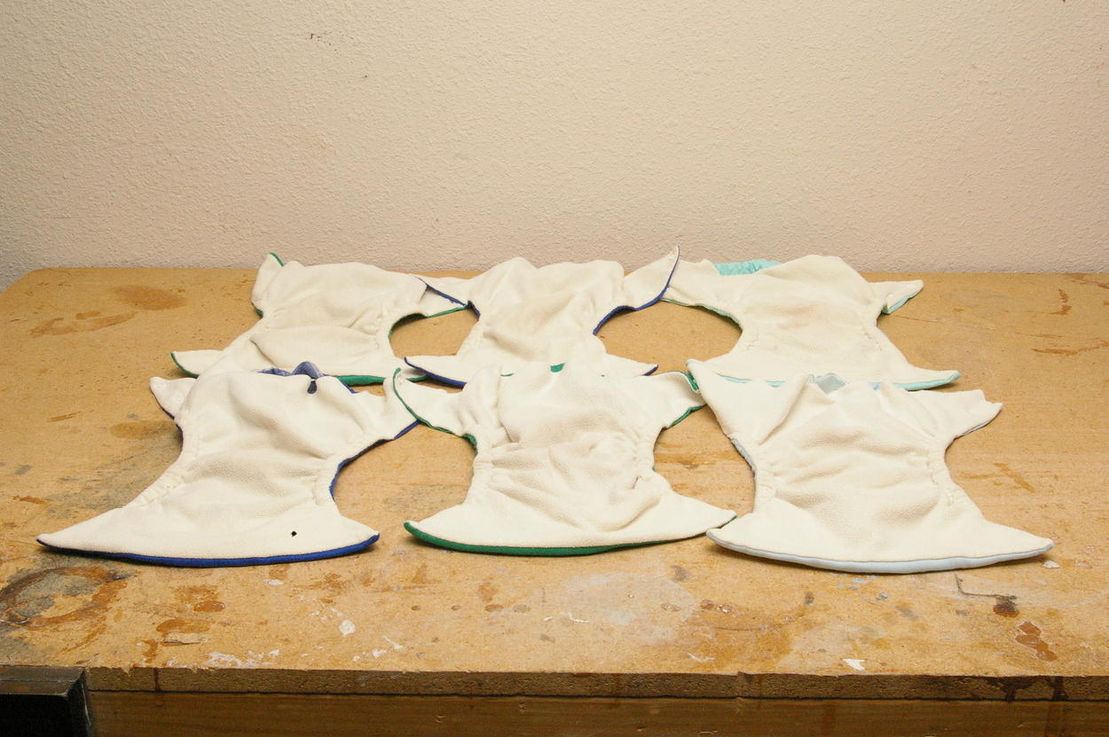 Fuzzi Bunz Diapers
6 Medium sized
Inside View
$48 for the set