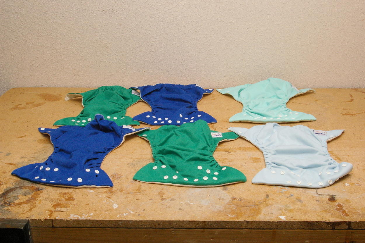 Fuzzi Bunz Diapers
6 Medium sized
Outside view