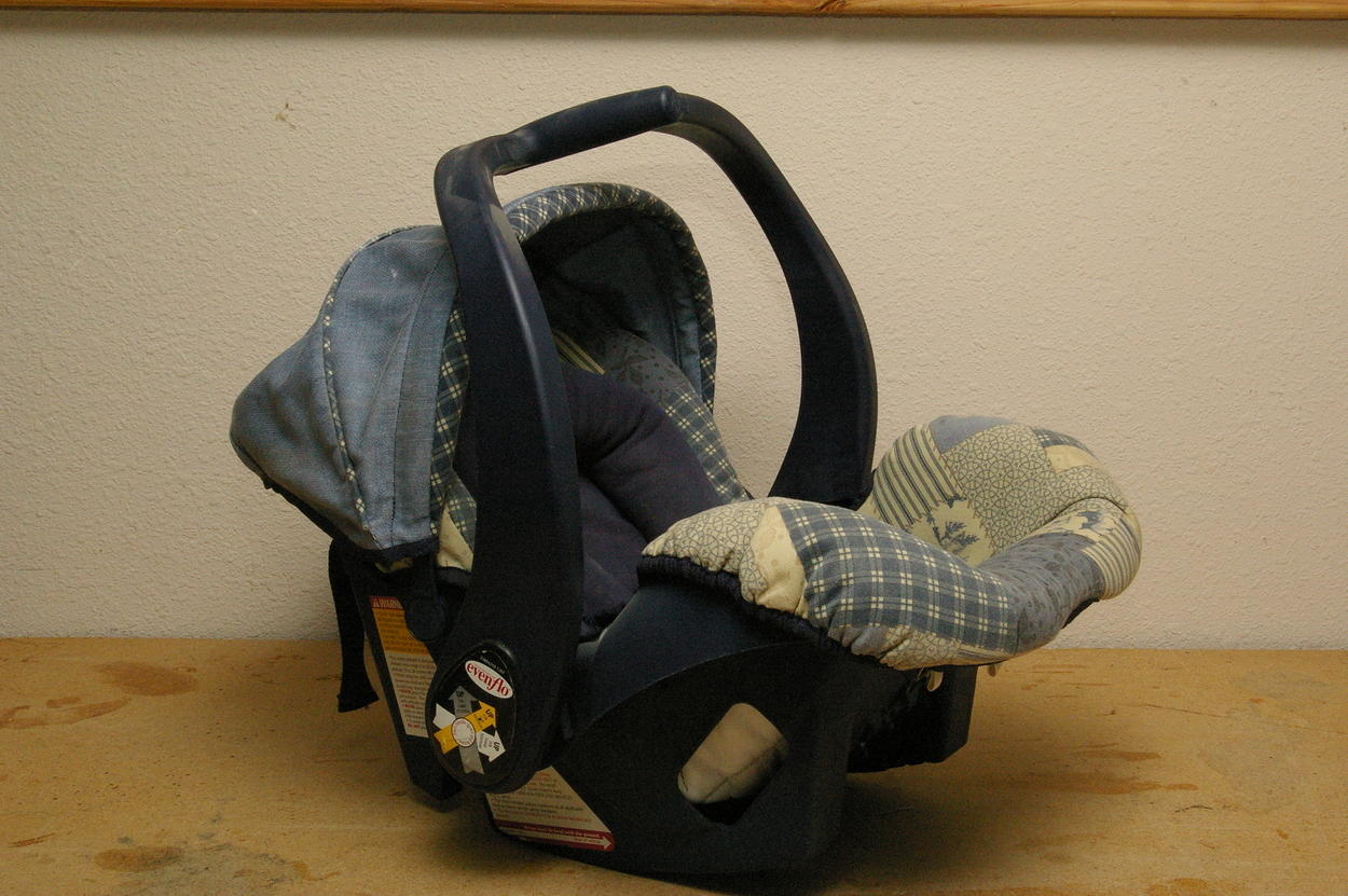 Osh Kosh/Even Flo Infant Carrier
Sold with Stroller