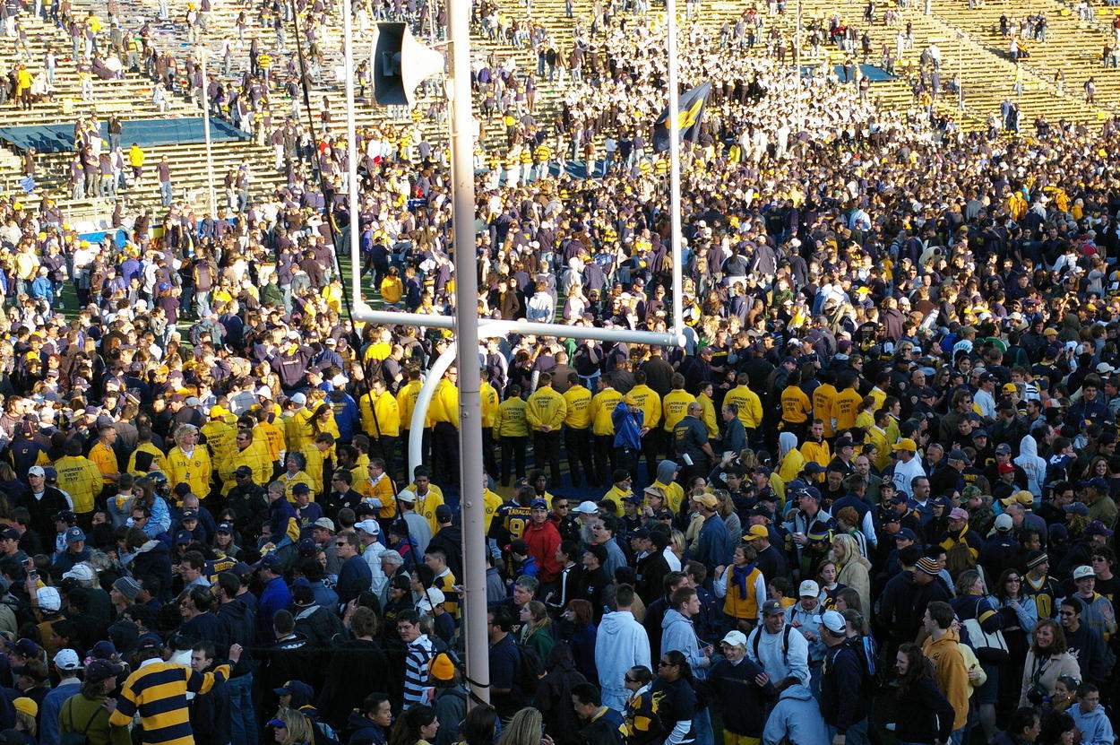 There's gold in them there goalposts!