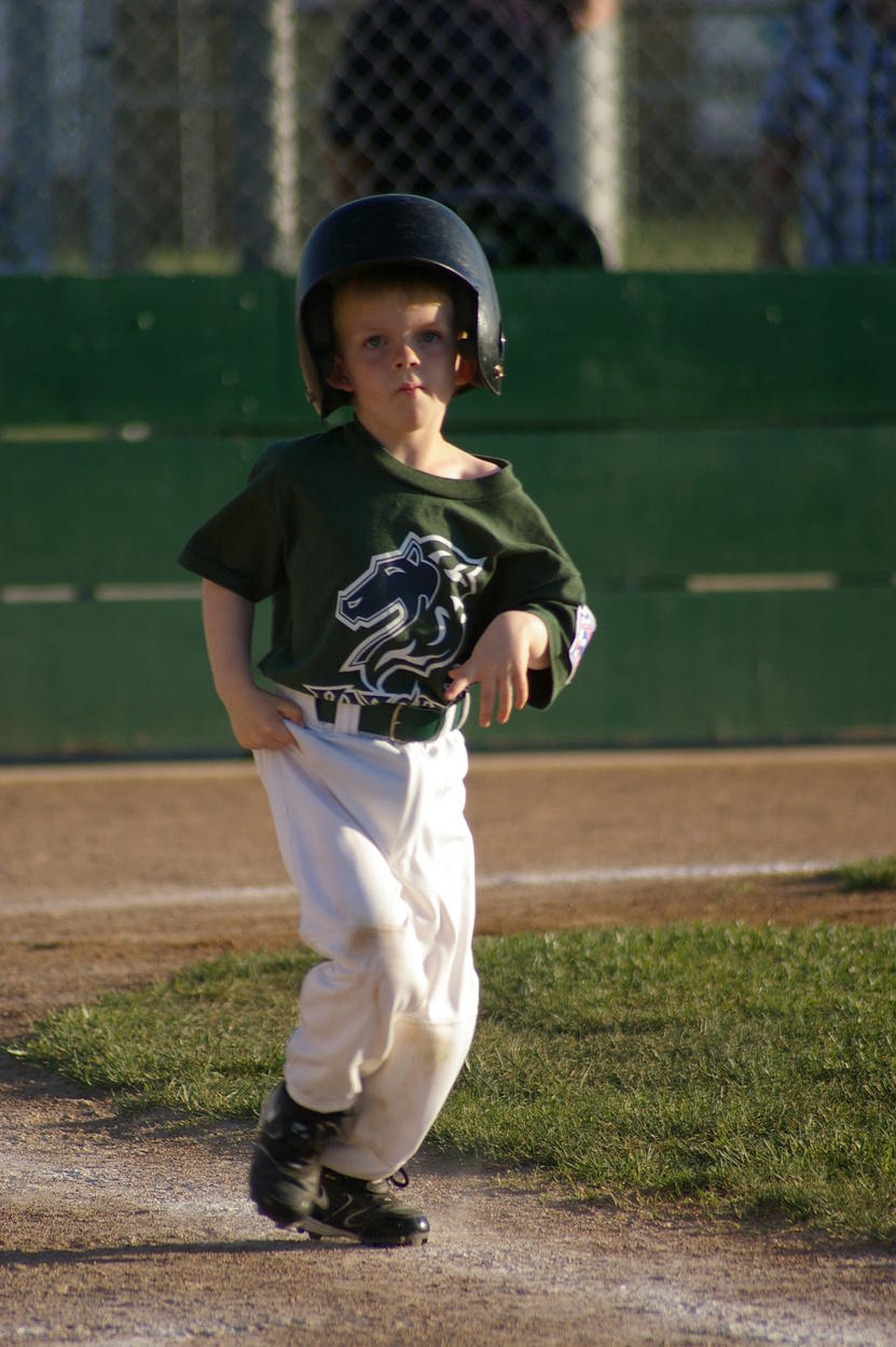 3rd inning at bat - readjusting pants mid-run